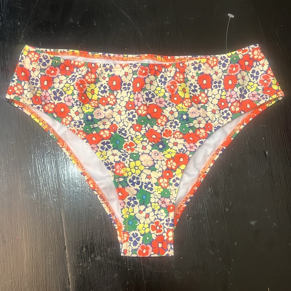 Beachsissi Cute pattern floral stylish bikini bottom. Size M